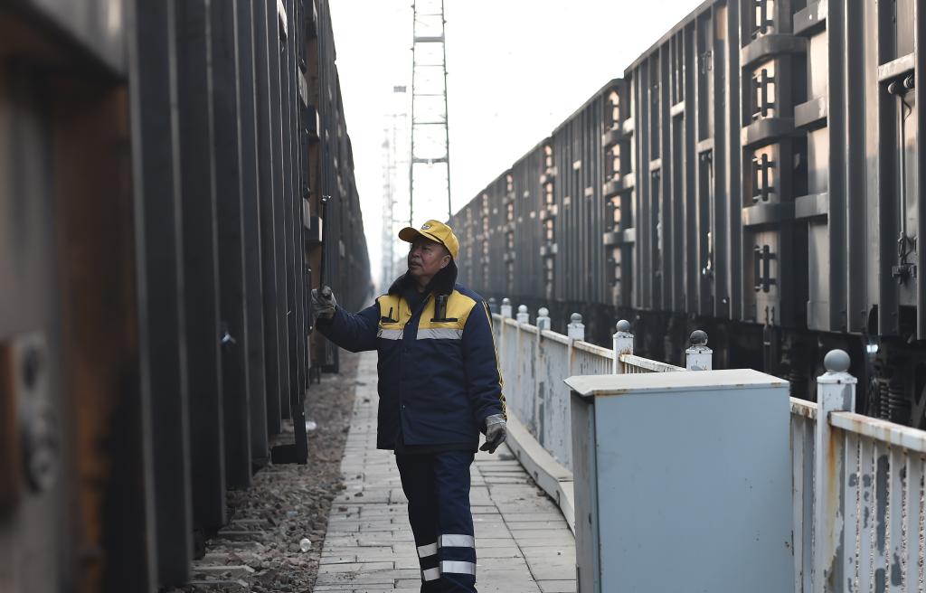 新春走基層丨列車(chē)“醫生”堅守的最后一個(gè)春運