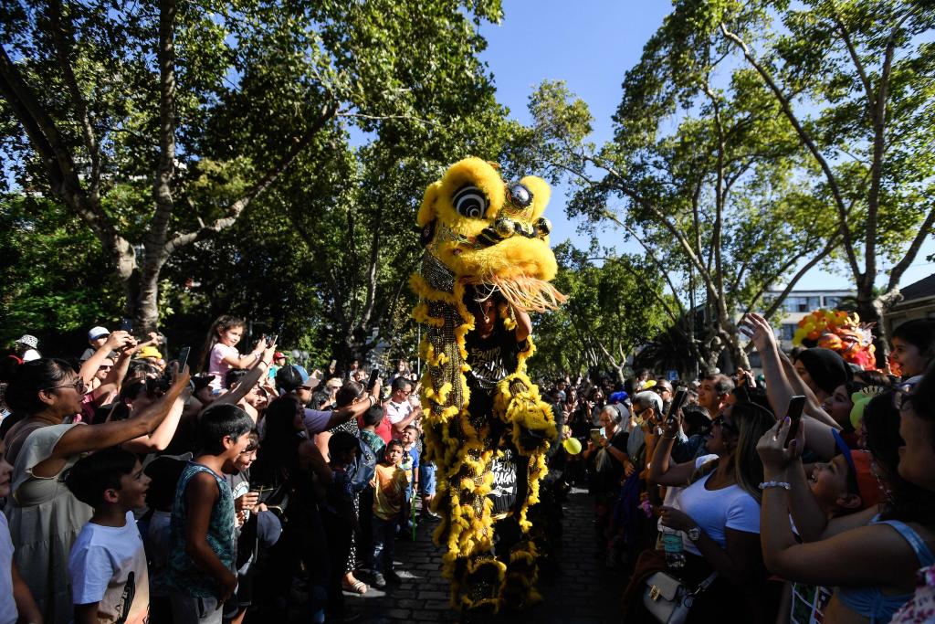 智利首都舉行盛大春節慶?；顒?dòng)