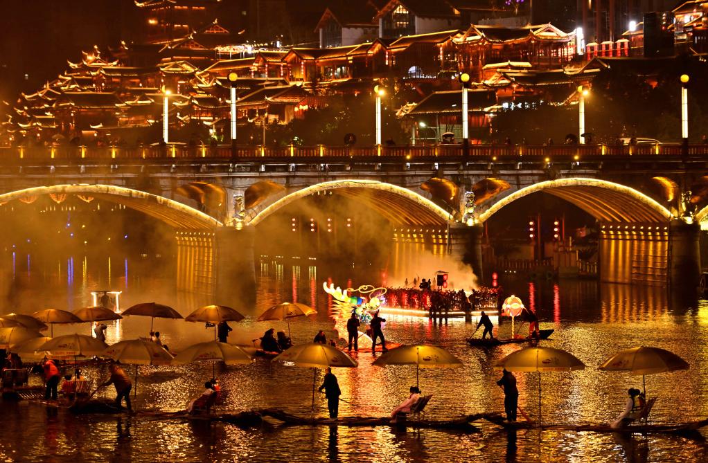 湖北恩施:“貢水游龍”迎新春