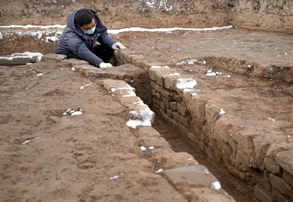 新華全媒+丨河南漢魏洛陽(yáng)城發(fā)現240座北魏時(shí)期皇家倉窖