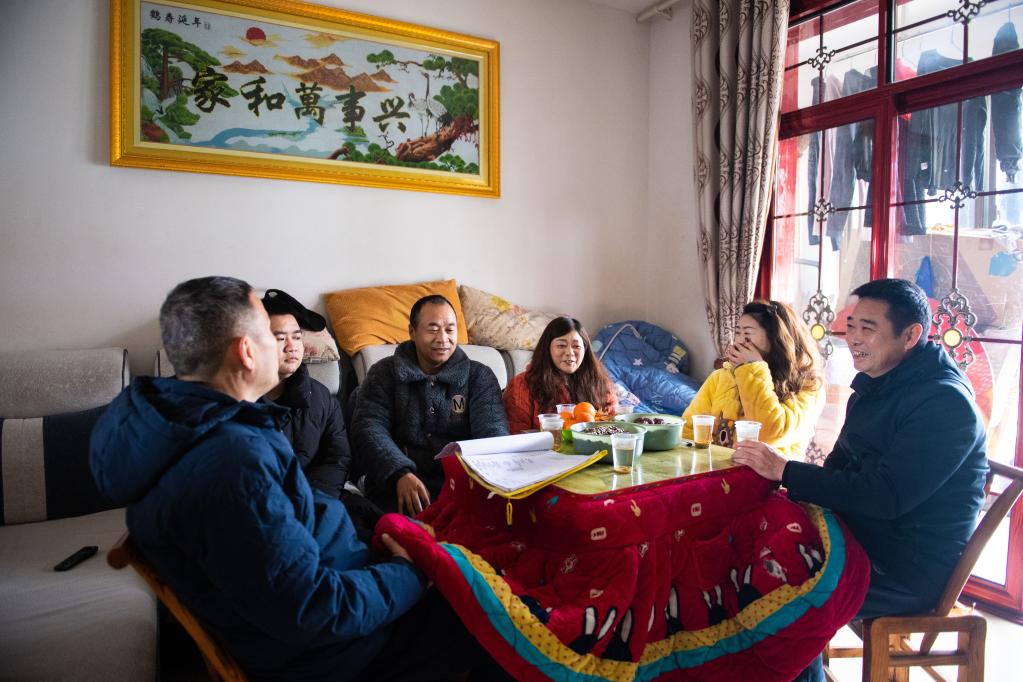 新華全媒+丨結對幫扶“過(guò)小年” 共話(huà)新年新發(fā)展