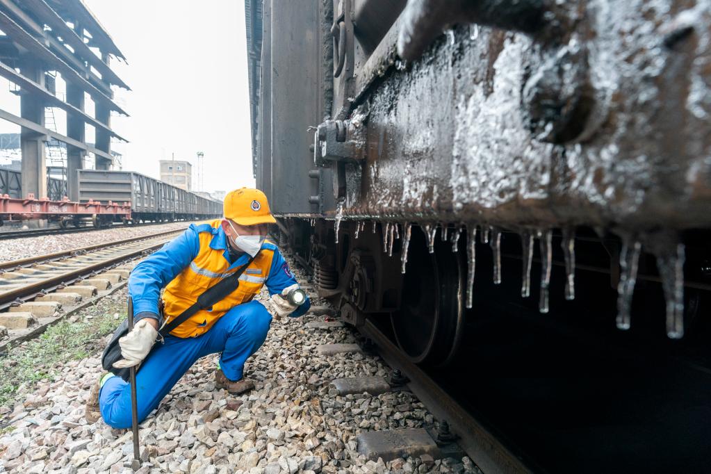 新華全媒+·新春走基層|一人列檢所