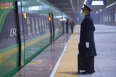 新華全媒+·新春走基層丨青年司機沙馬伍且：我把“復興號”開(kāi)進(jìn)大涼山