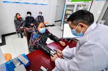 新春走基層丨四川北川：村醫走訪(fǎng)重點(diǎn)人群 當好農村群眾健康“守門(mén)人”