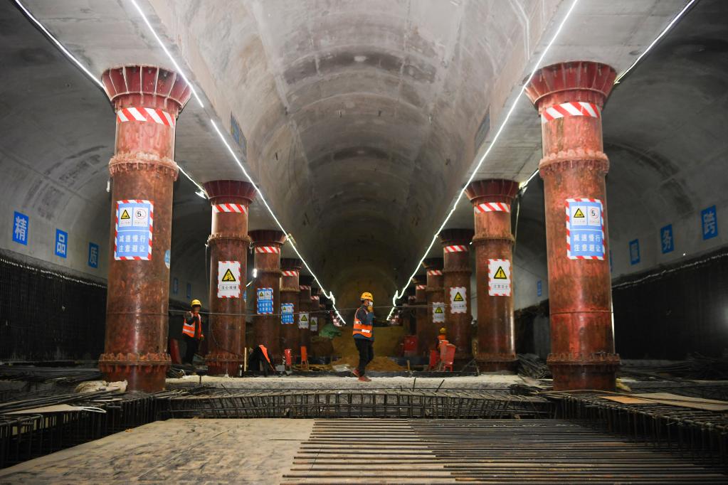 新春走基層丨西安:建設者堅守一線(xiàn) 保障地鐵施工