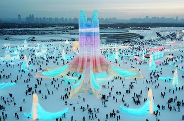 新華全媒+丨鏡頭里的中國年:飛閱美麗中國