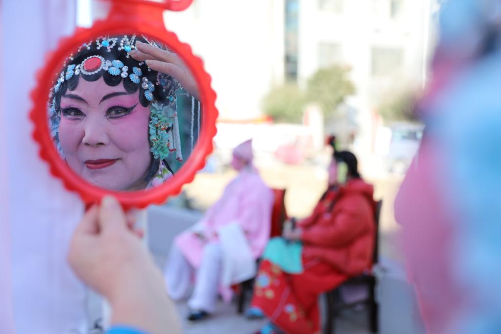 河南溫縣:正月里來(lái)鄉土劇團進(jìn)城唱大戲