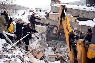 土耳其卡赫拉曼馬拉什?。壕仍ぷ骶o張進(jìn)行