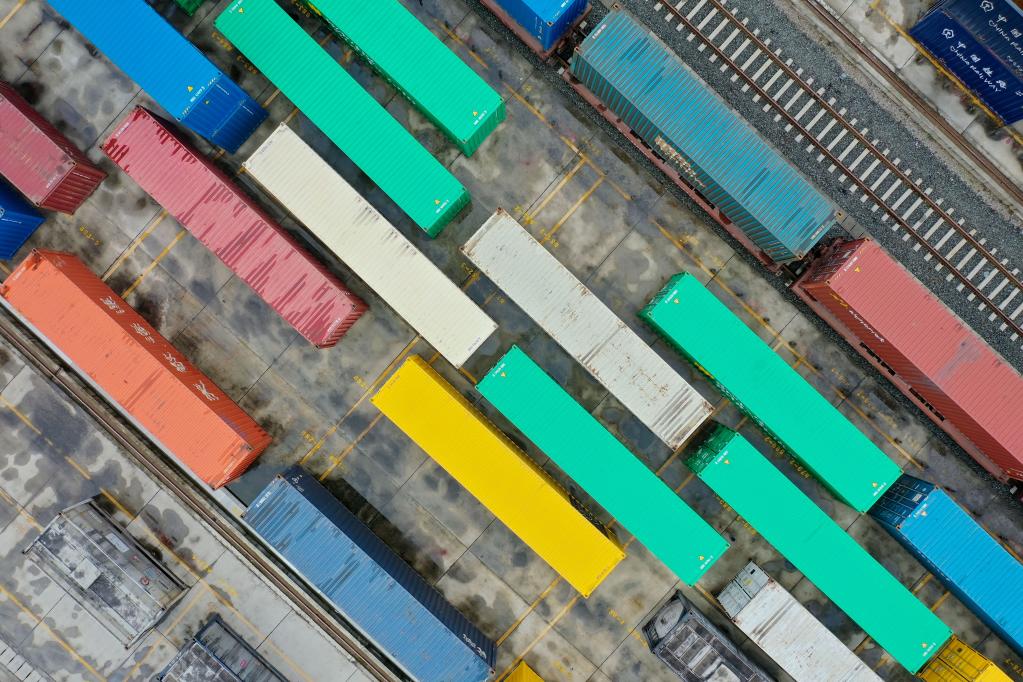 新華全媒+·強信心·開(kāi)新局丨中歐班列助力“黔貨出山”