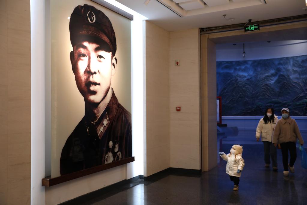 新華全媒+丨你好，雷鋒叔叔！