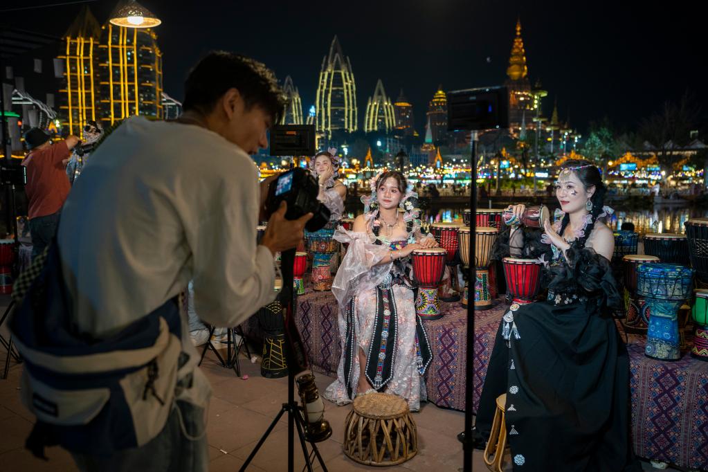 特色旅拍拉動(dòng)傣鄉“夜經(jīng)濟”