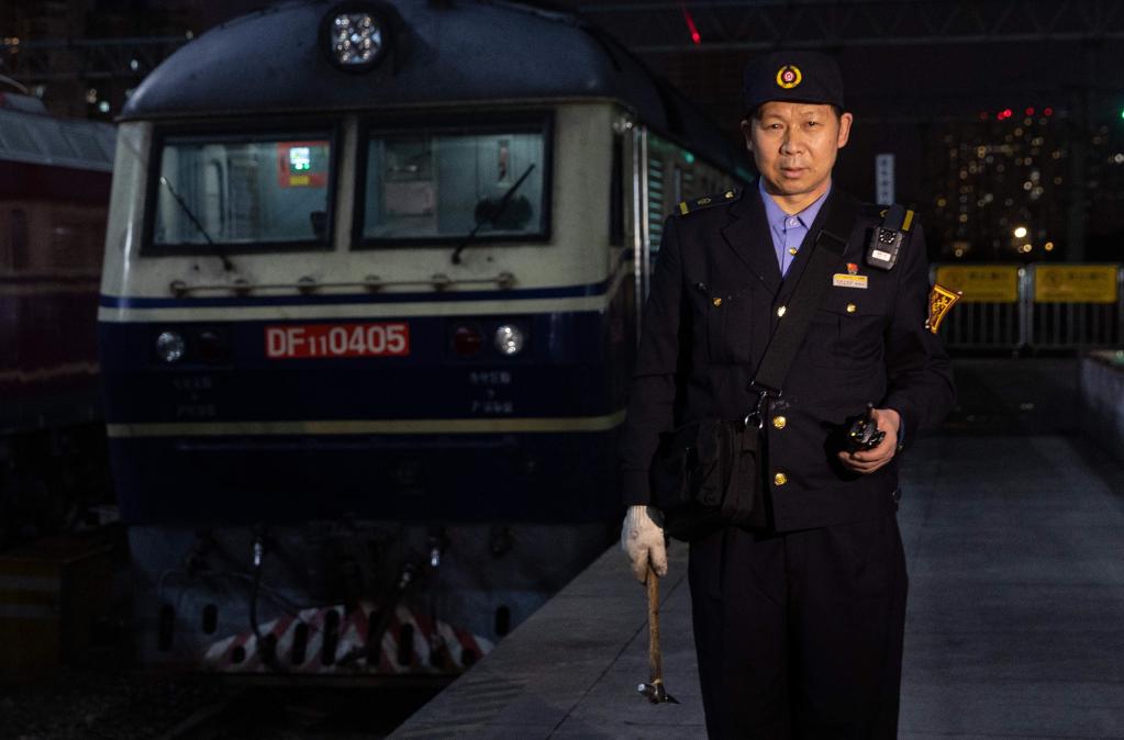 新華全媒+丨乘務(wù)“老兵”的最后一個(gè)春運