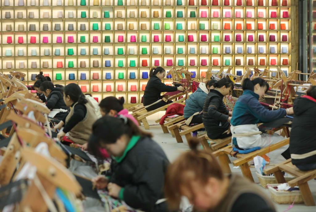 湖南張家界:土家族織錦賽技藝