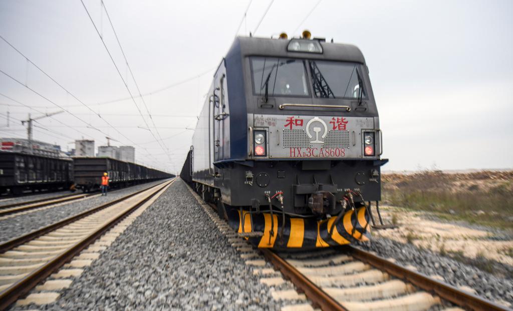 西部陸海新通道鐵海聯(lián)運“開(kāi)門(mén)紅”