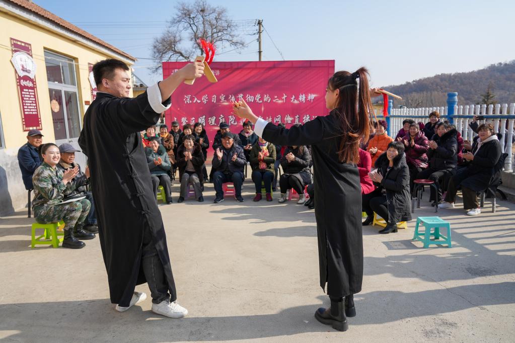 山東文登:理論宣講走進(jìn)農村庭院