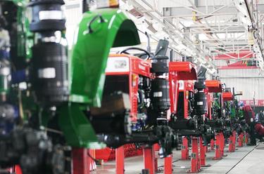 黑龍江:備春耕趕訂單 農機生產(chǎn)熱火朝天