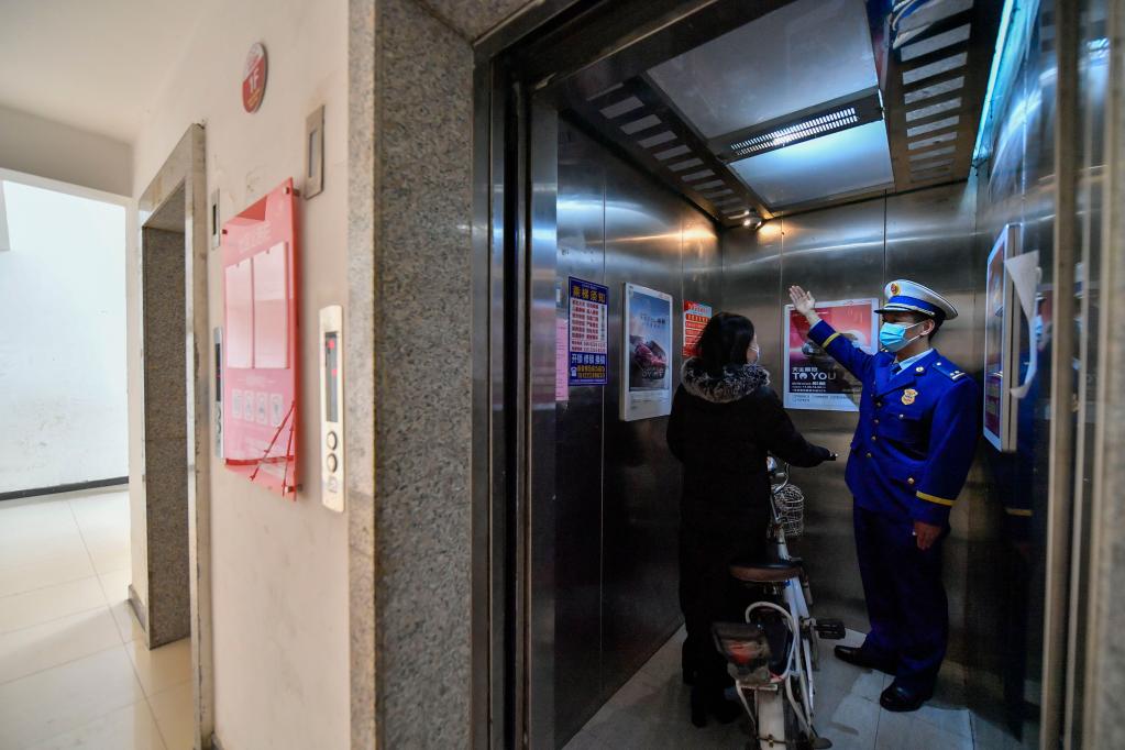 算法識別+聲光報警——智能梯控系統攔住“乘梯上樓”的電動(dòng)車(chē)