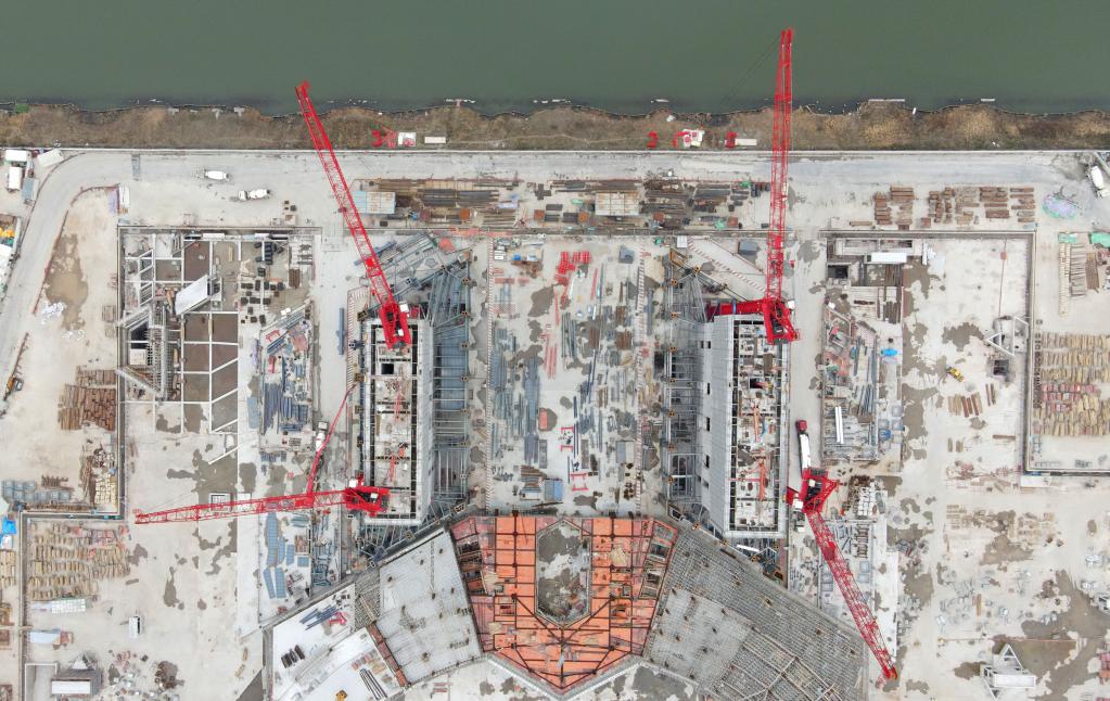 上海:超高層造樓機助力智能綠色施工