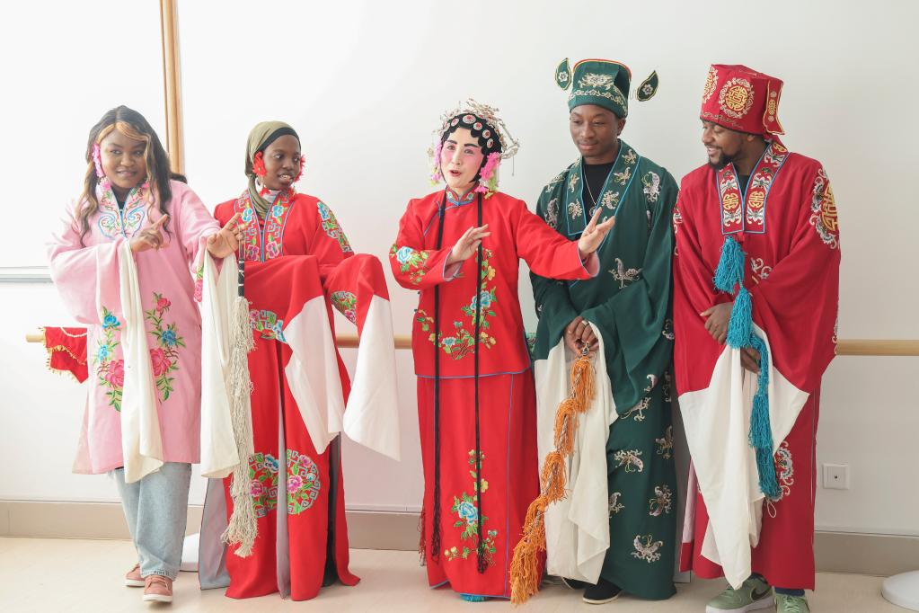 山東臨沂:留學(xué)生體驗民俗