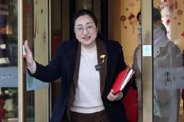 新華全媒+·代表風(fēng)采錄|盛弘:在家門(mén)口踐行全過(guò)程人民民主