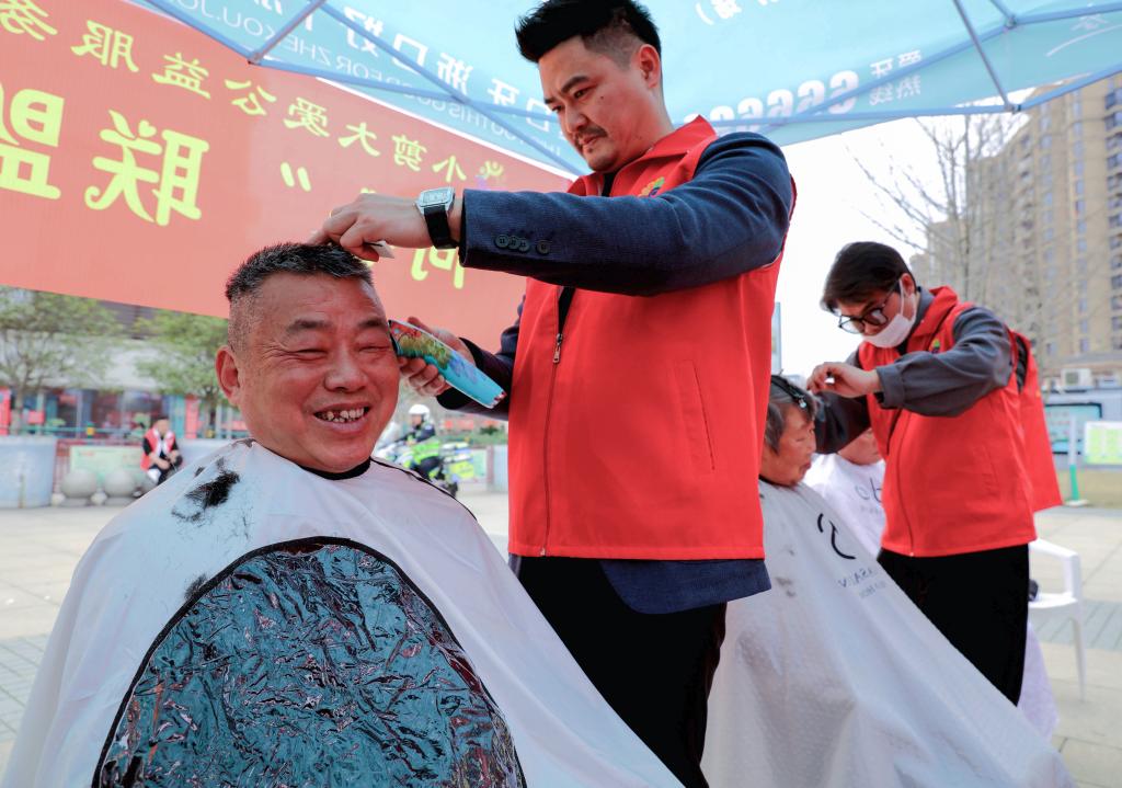浙江長(cháng)興:志愿服務(wù) 小城大愛(ài)