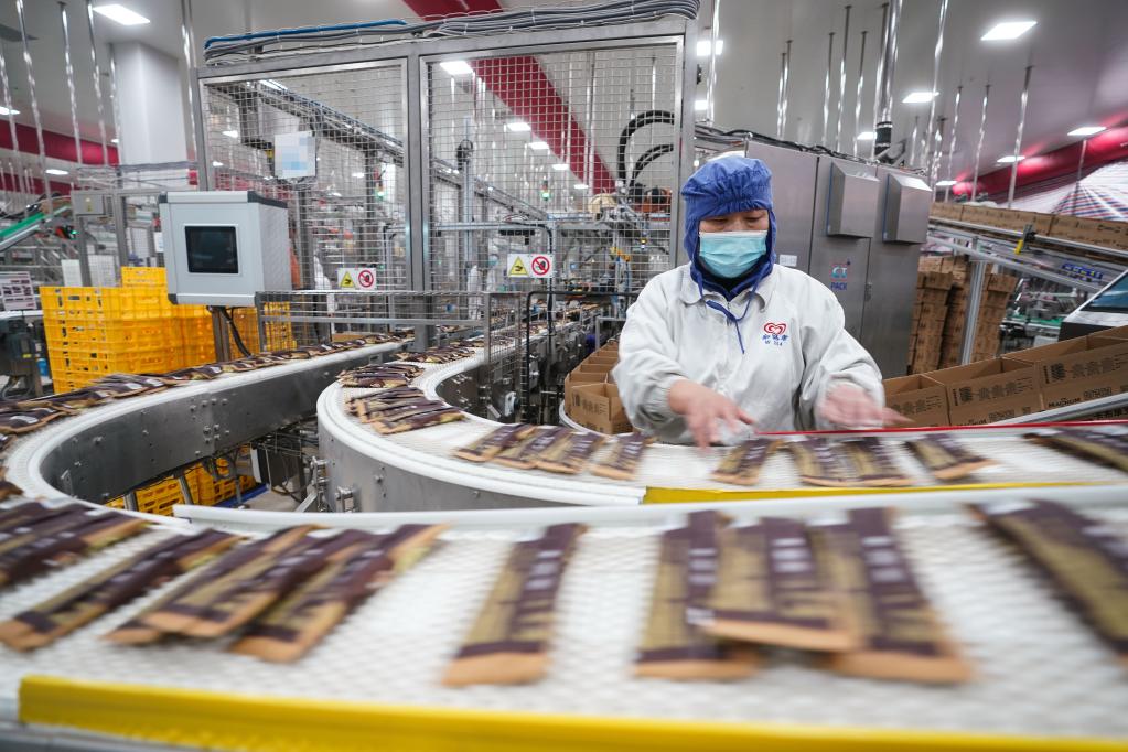 當冰淇淋遇到“智能制造”——探訪(fǎng)日產(chǎn)900萬(wàn)支冰淇淋的“燈塔工廠(chǎng)”