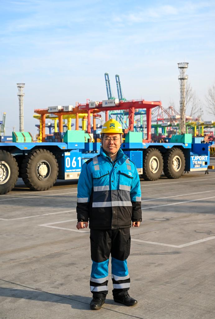 新華全媒+·代表風(fēng)采錄丨成衛東:讓一線(xiàn)產(chǎn)業(yè)工人成為制造強國貢獻者