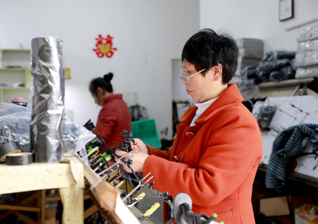 四川華鎣:鄉村“微車(chē)間” 圓就業(yè)夢(mèng)