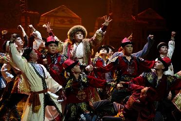 2023年“全國民族地區藝術(shù)院團晉京展演”開(kāi)始