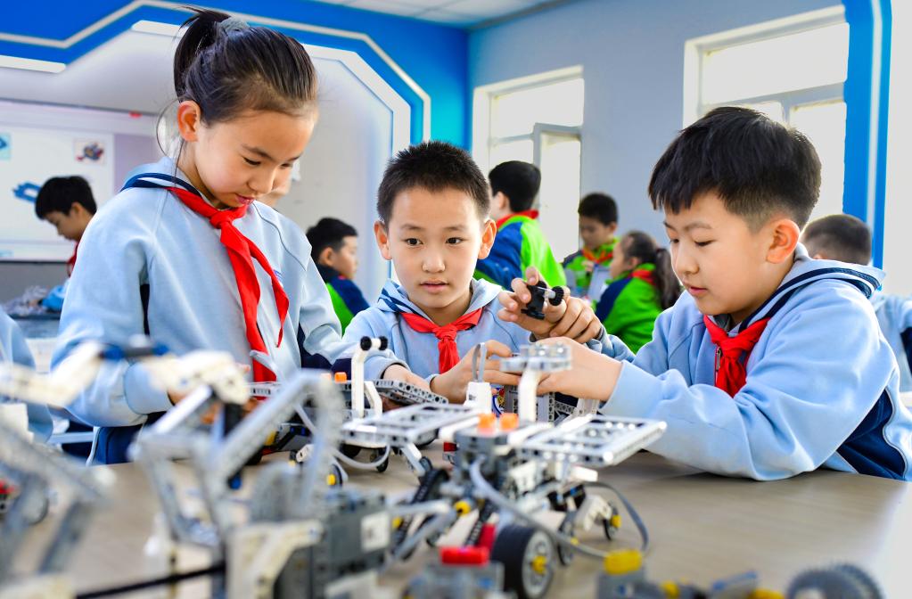 呼和浩特:開(kāi)設多彩課后服務(wù)項目 豐富校園文化生活