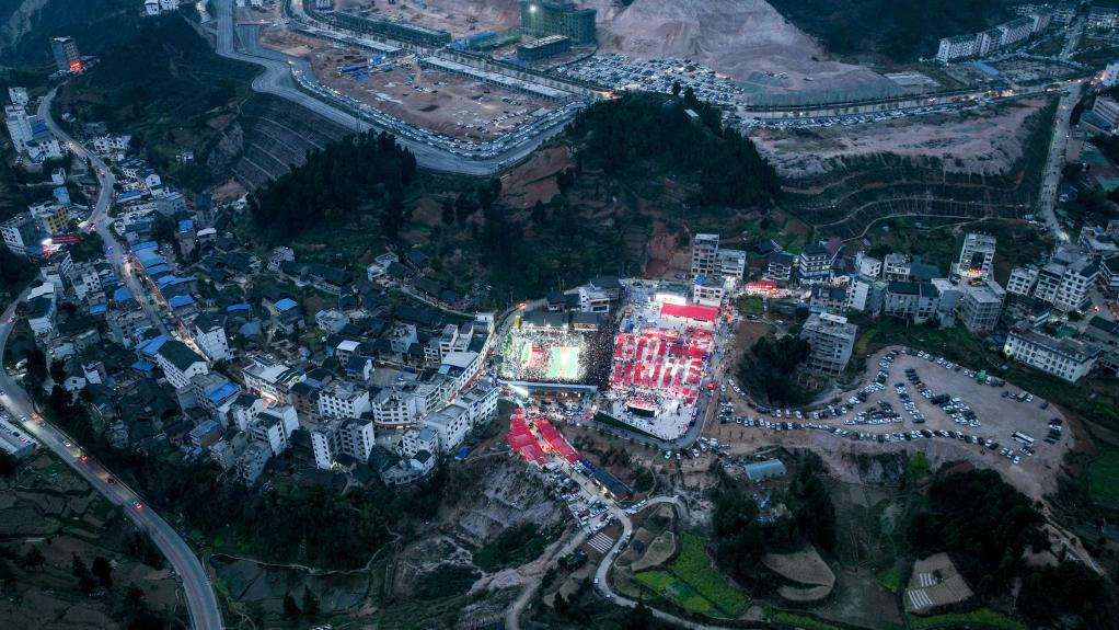 新華全媒+丨燃爆全場(chǎng)！“村BA”總決賽完美收官