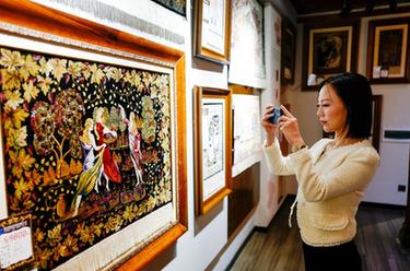 四川閬中:生產(chǎn)性保護復興傳統絲毯手織技藝