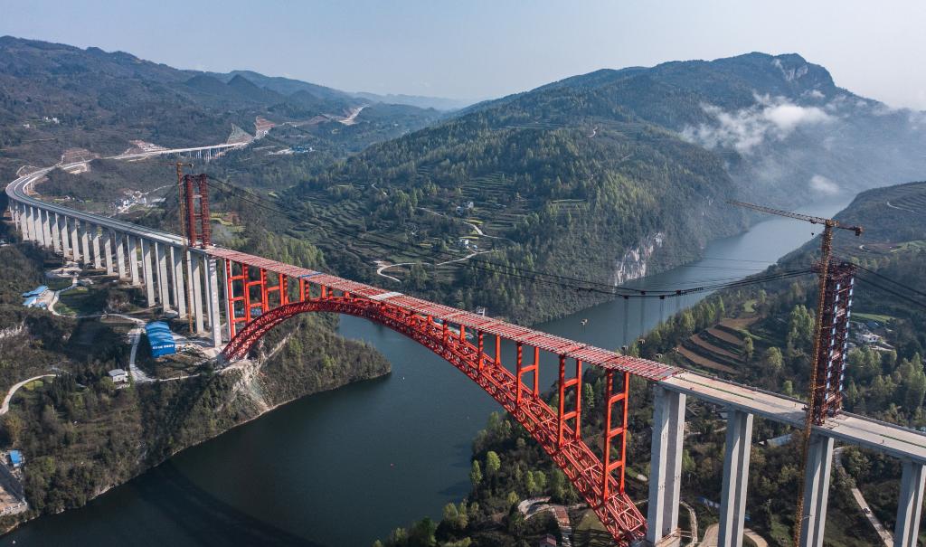 新華全媒+|德余高速烏江特大橋主體貫通