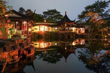 傳統演藝點(diǎn)亮園林“夜游”