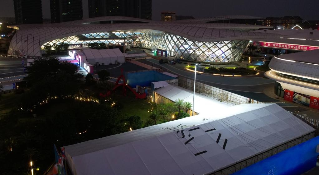 新華全媒+丨璀璨夜景看?？? /></a></p>
<p class=