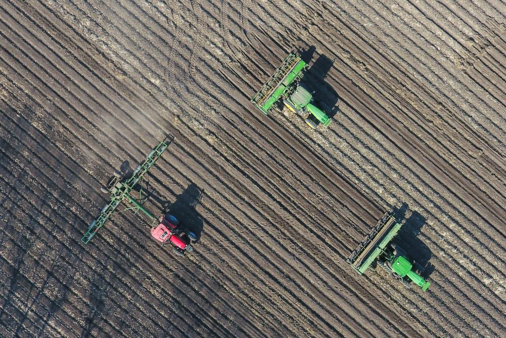 新華全媒+丨“大糧倉”黑龍江省春耕生產(chǎn)拉開(kāi)序幕