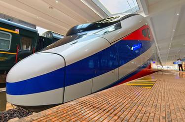 首列萬(wàn)象至昆明的中老鐵路國際旅客列車(chē)發(fā)車(chē)