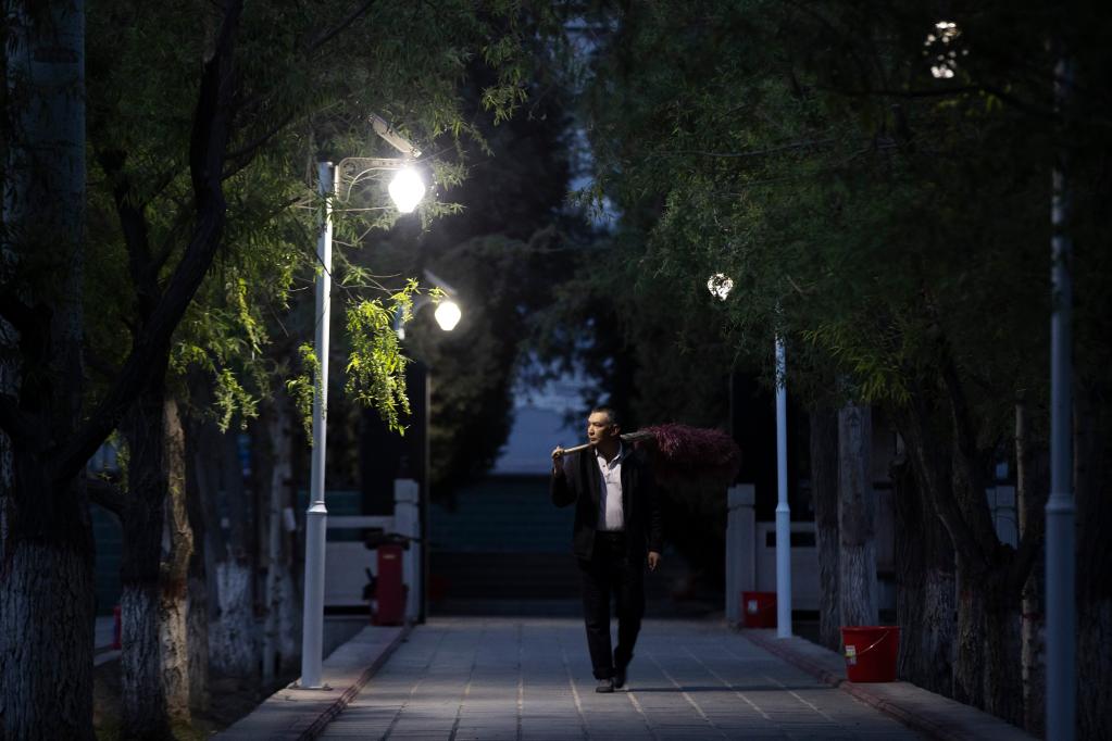 新華全媒+丨國道之行 從雪山奔向大海丨“爸爸您放心，您的戰友我照顧得好好的！”