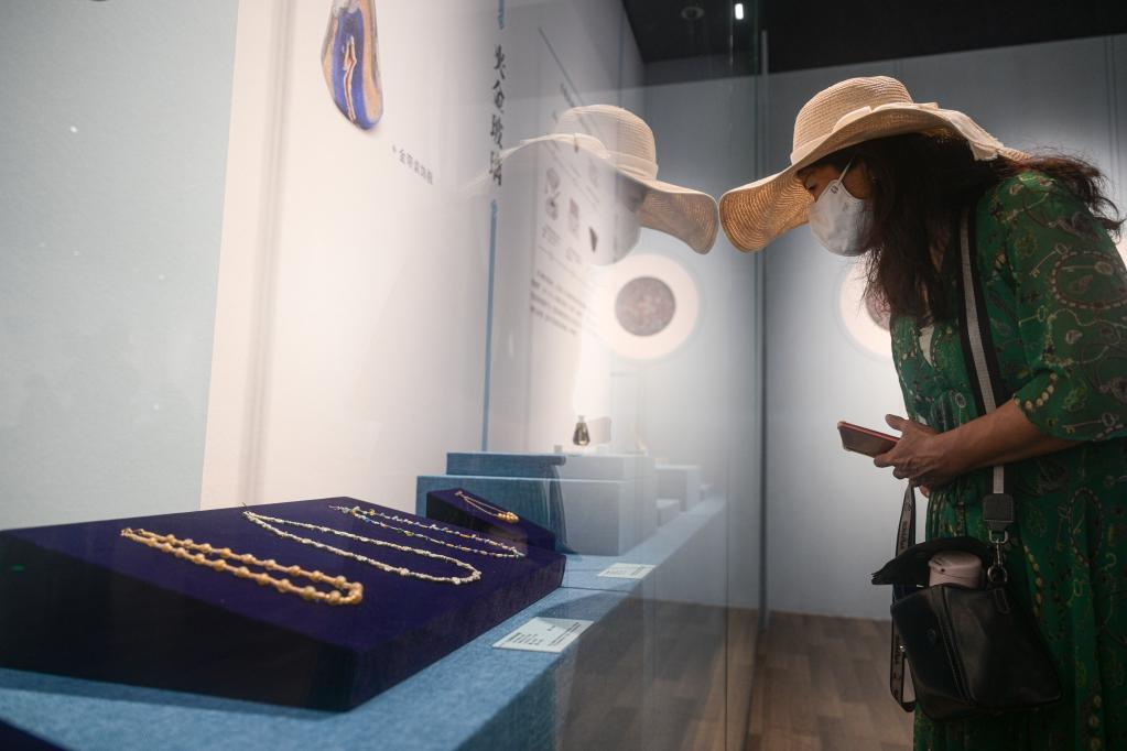 絲路上的古玻璃器藝術(shù)展?？陂_(kāi)展