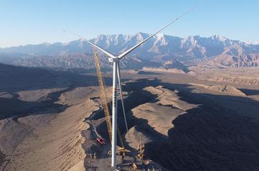 “萬(wàn)山之州”架起第一臺風(fēng)機