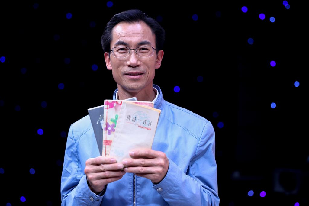 新華全媒+｜從“朱師傅”到“朱老師”，詩(shī)詞不負有心人