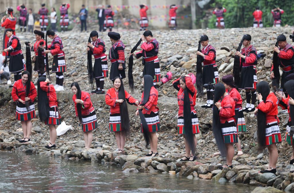 廣西龍勝:紅瑤“長(cháng)發(fā)節” 歡慶“三月三”