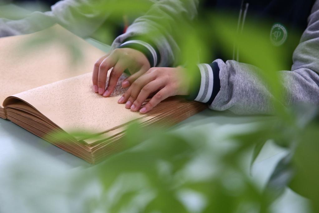 詩(shī)意中國丨讀書(shū)不覺(jué)已春深，一寸光陰一寸金