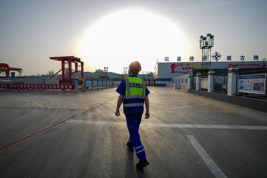 螢火·青春丨“95后”小伙兒黃魯：我在地下當機長(cháng)