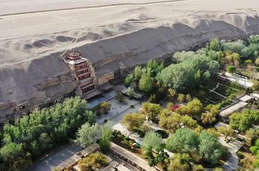 新華全媒+丨年輕的他們，讓敦煌不再遙遠