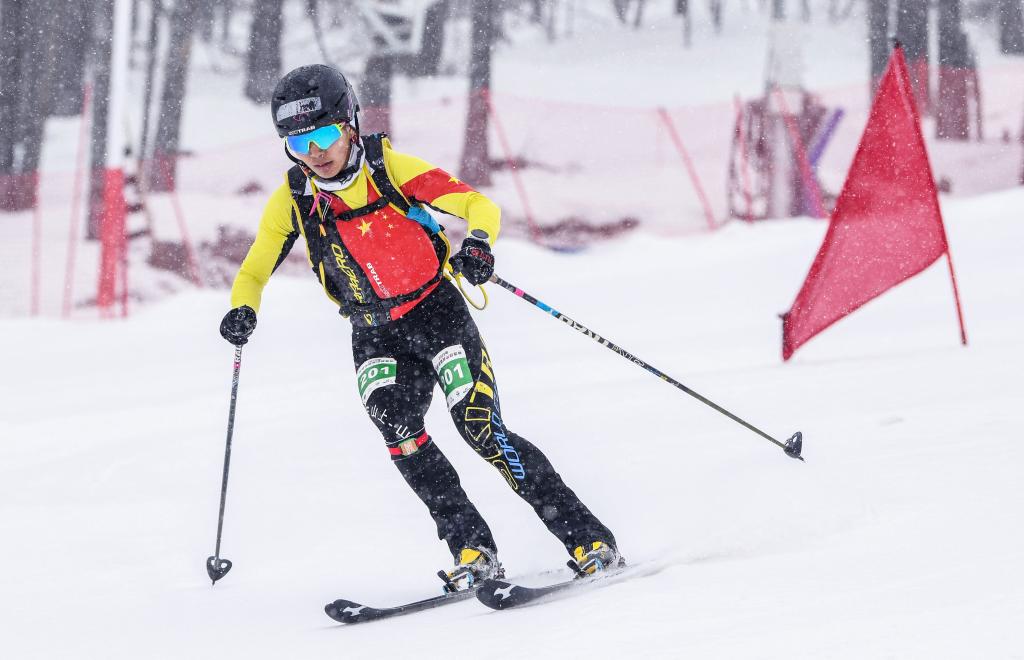 新華全媒+丨玉珍拉姆：不服輸的姑娘，在雪山上飛翔