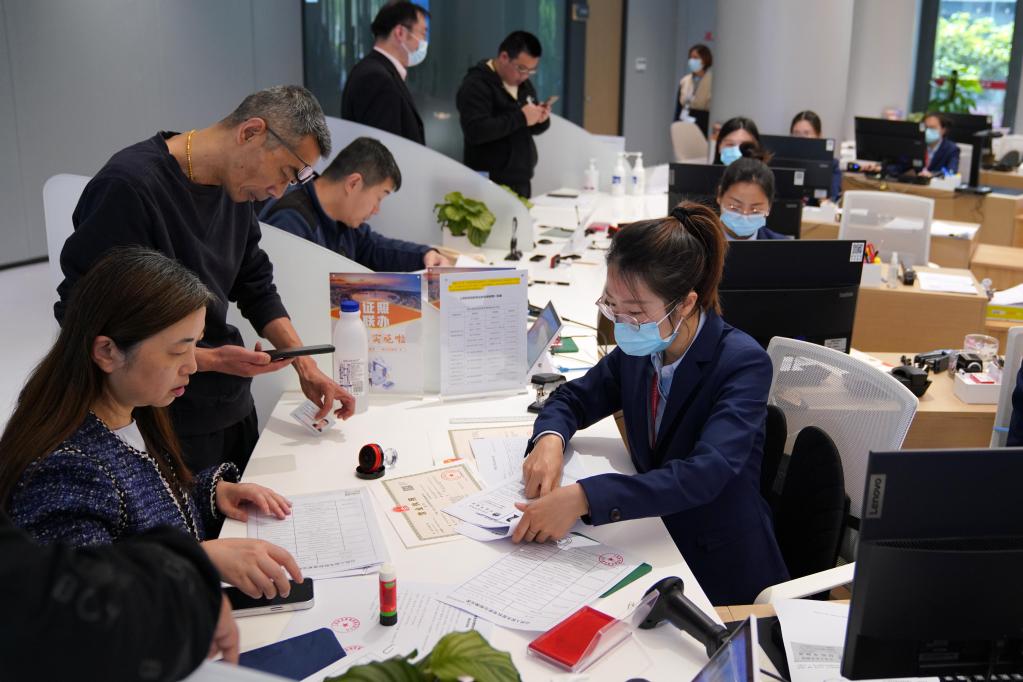 高質(zhì)量發(fā)展調研行丨上海臨港新片區:深入推進(jìn)“一網(wǎng)通辦” 打造優(yōu)質(zhì)營(yíng)商環(huán)境