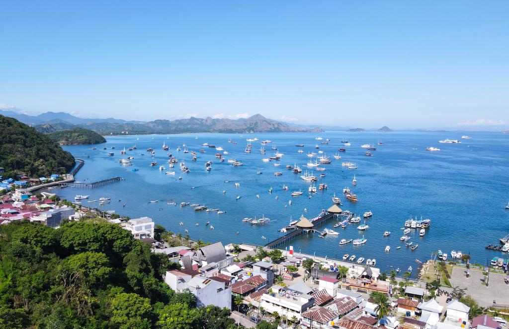 美麗的海濱小城:印尼拉布安巴焦