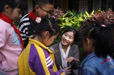 新華全媒+丨“童伴媽媽” 陪伴留守兒童成長(cháng)