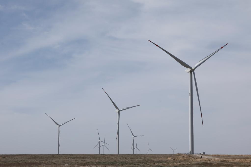 “一帶一路”故事繪丨中國風(fēng)電項目點(diǎn)亮哈薩克斯坦小鎮生活